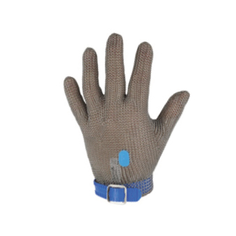 <p>
	Features:<br />
	• Stainless steel chainmail glove (0.5mm in diameter).<br />
	• Plastic strap closure with press stud and adjustable buckle.<br />
	• Outer ring diameter 4mm.<br />
	• Version: reversible.</p>
